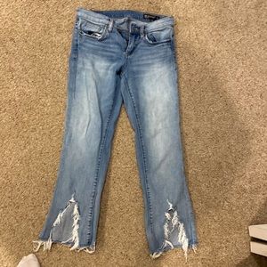 Cute cropped light jeans with a slit at the bottom!